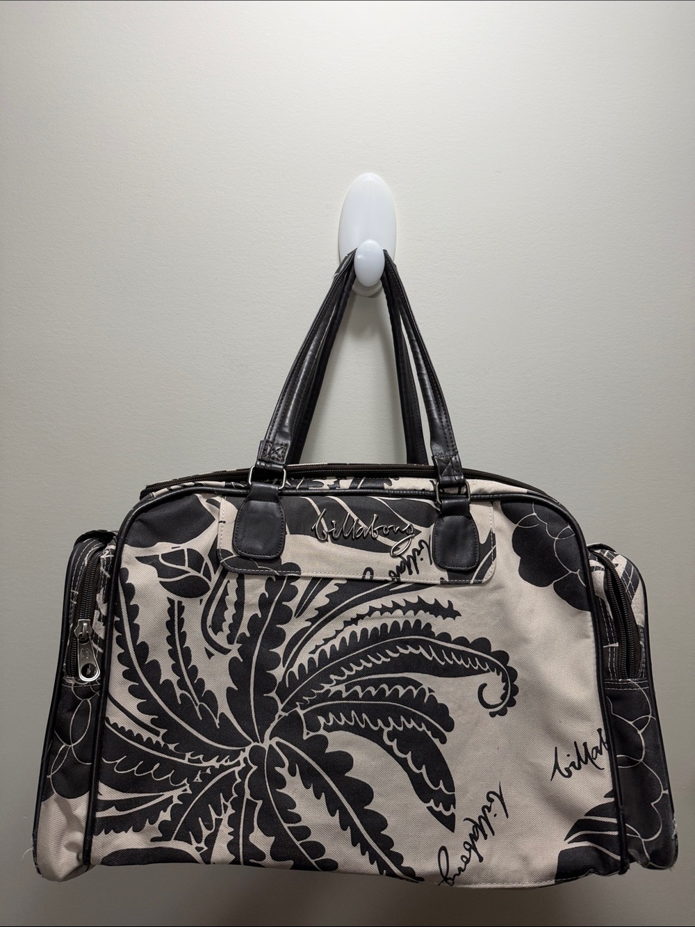 Vintage Rare Y2K billabong Black & Cream Floral Weekender Duffle Bag Collectible
